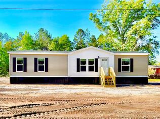 218 Oak Lake Dr, Hinesville, GA 31313