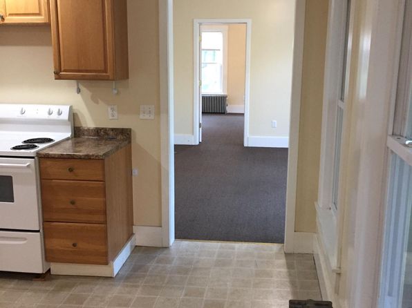 4 Pond St APT 2, Greenfield, MA 01301