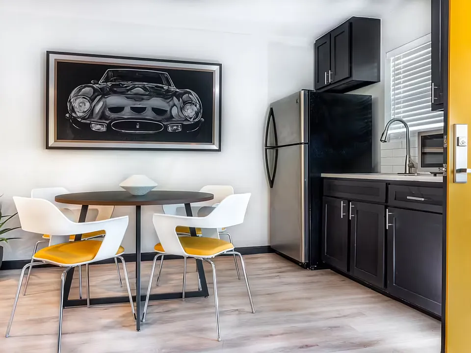 Metro @ 404 Apartments