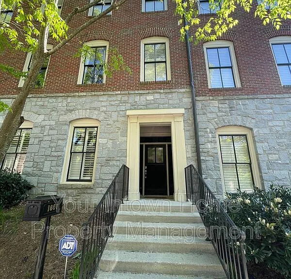 1867 Gordon Mnr NE — Photo 3