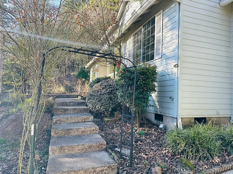 18820 NE Sunrise Ln — Photo 3