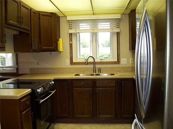 4th image of 2956 Lampman Dr