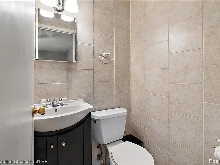 880 N Adams Rd #6 — Photo 14