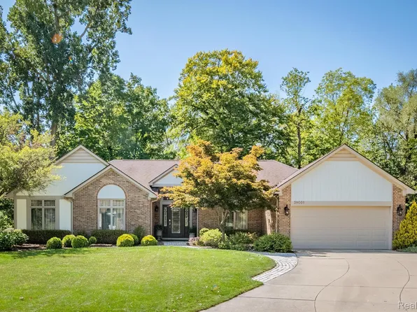 38031 Eric Ct, Farmington Hills, MI 48335