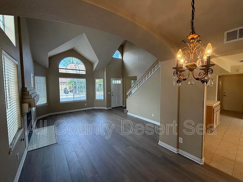 3 bed, 2.5 bath, 1479 sqft, $4,495 — Photo 4