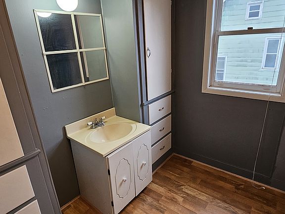 4th image of 24 Mulberry St #24