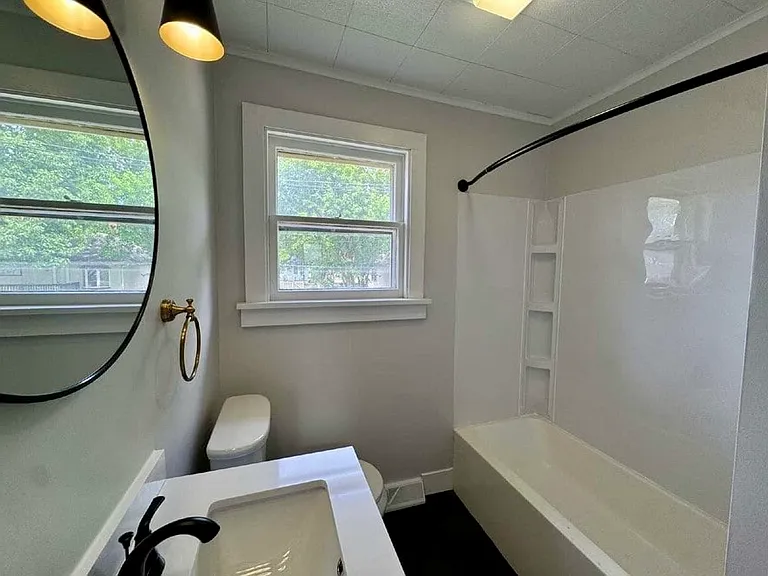 122 Lawndale Ave — Photo 4