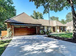 3530 W 92nd Ter, Leawood, KS 66206