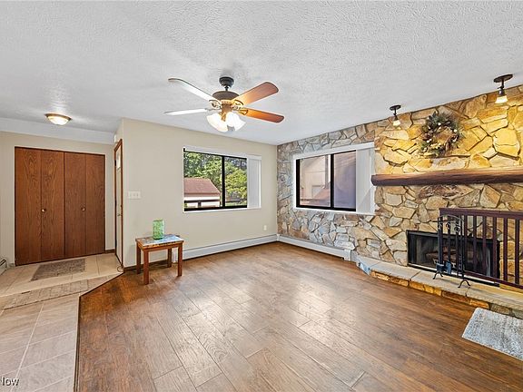 3rd image of 546 Meredith Ln