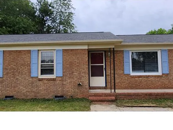 1104 Bowling Green Dr, Fayetteville, NC 28304