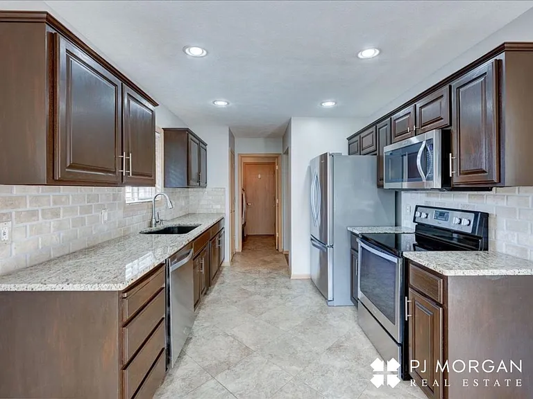 10027 S 171st St — Photo 16