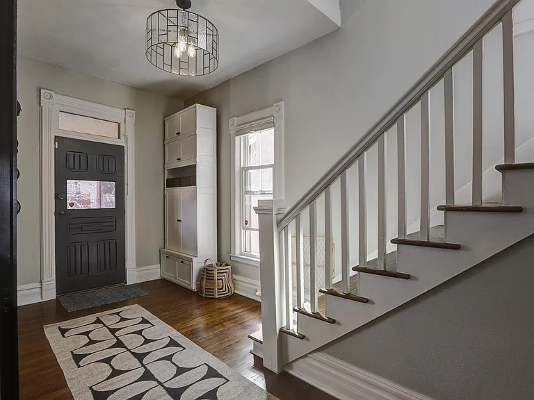145 S Corona St — Photo 2