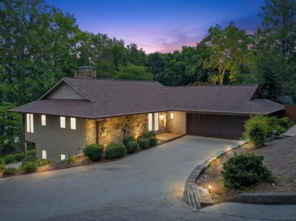 1052 Lakemont Dr, Gainesville, GA 30501
