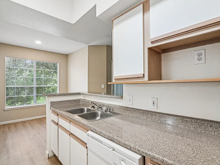 Chelsea Apartments — Photo 10