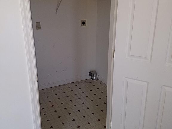 Laundry hook-up (located off kitchen area) (*Photo is of similar unit)
