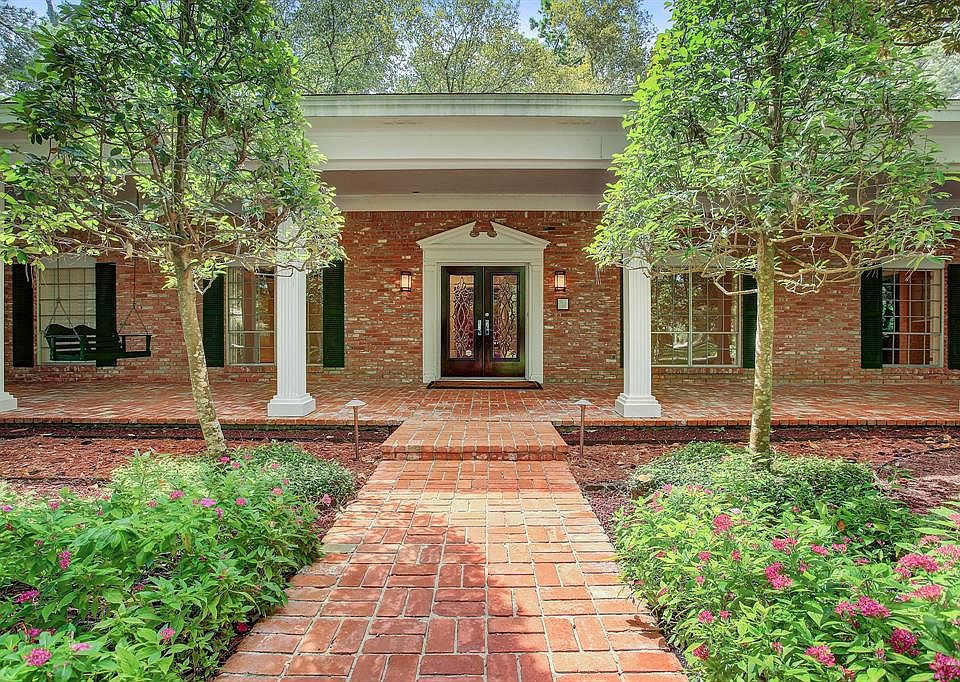 Spring Branch home close to Memorial shopping and within the Beltway. Home is 5,264 sq ft per HCAD & the lot is 89,080 per HCAD