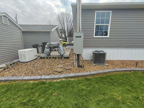 5th image of 3959 Maple St