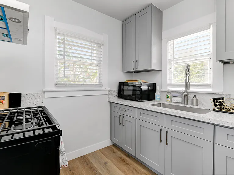 4415-17 E Thorn St — Photo 17