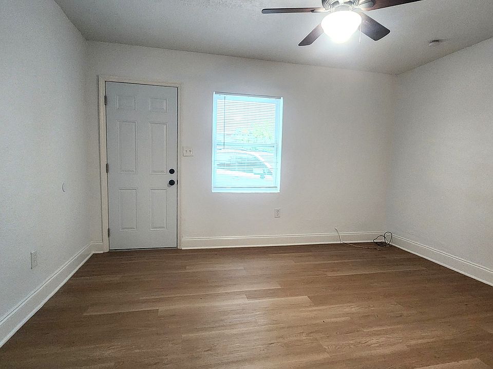 1st image of 2996 Francis Ave