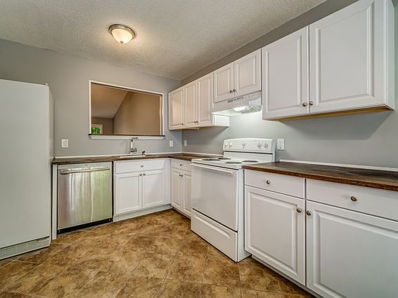5th image of 717 Farmdale Way NE