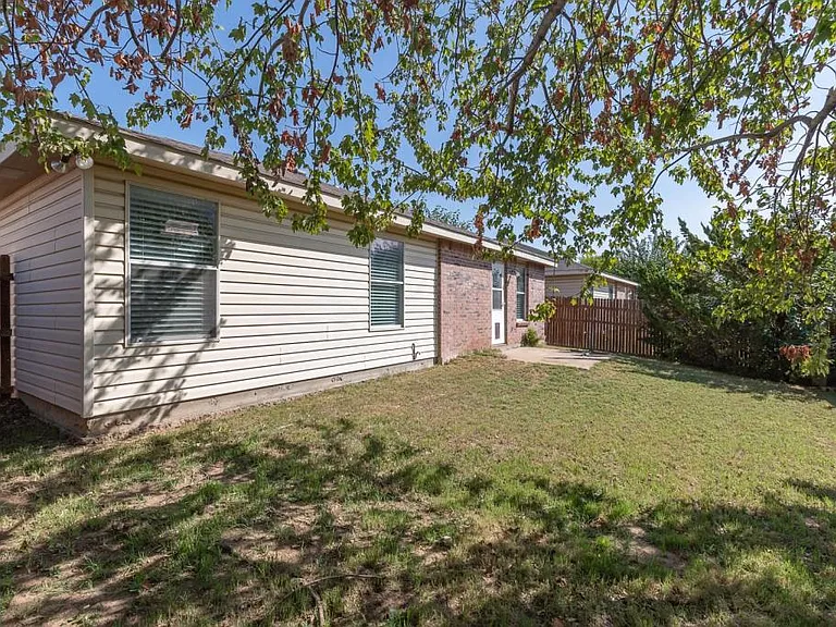 5536 Camarillo Dr — Photo 19