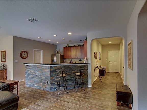 5th image of 941 Apricot Dr