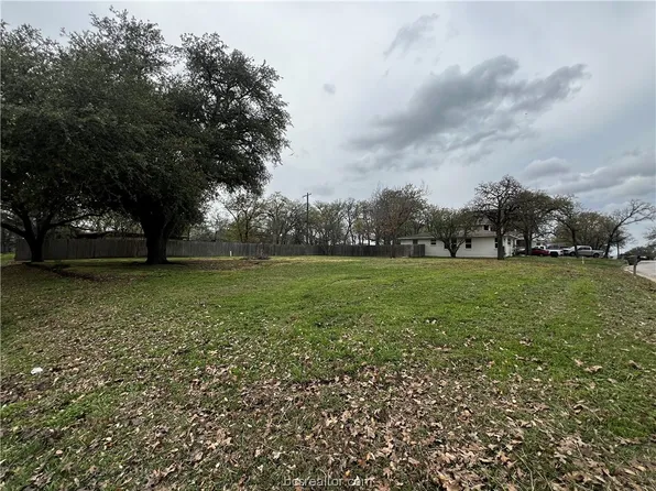 4104 Oaklawn St, Bryan, TX 77801