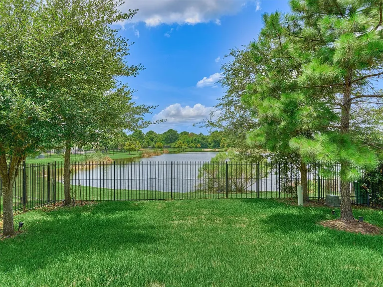 11 Shumard Oak Dr — Photo 34