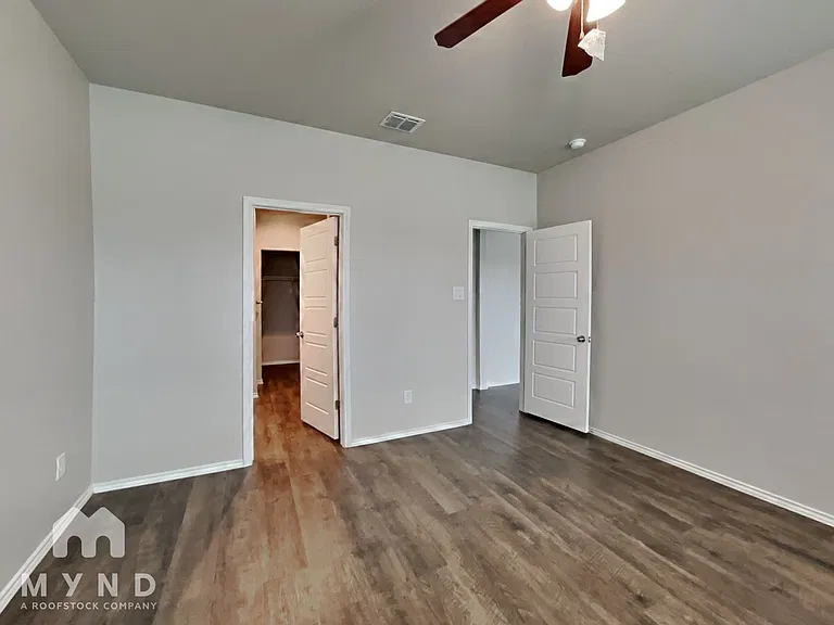211 Stevens Smt — Photo 12