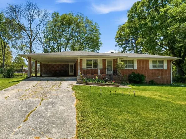 1210 Topaz Ln, Villa Rica, GA 30180