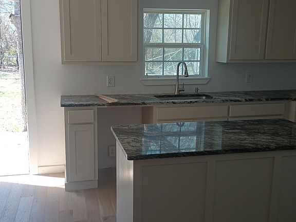 4th image of 1011 Clay St