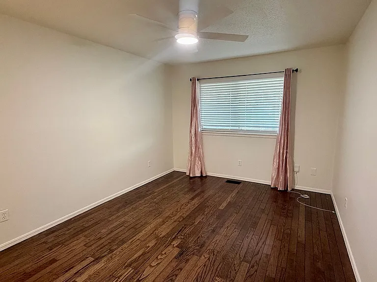 3007 W Wilshire Blvd — Photo 8