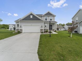 608 Cherry Ct, Hartland, WI 53029