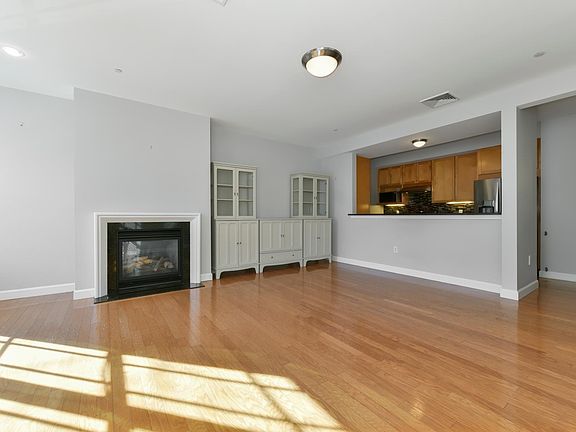5th image of 185 High St APT 103