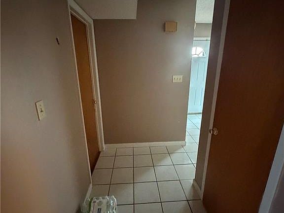 3rd image of 985 Birch Rd