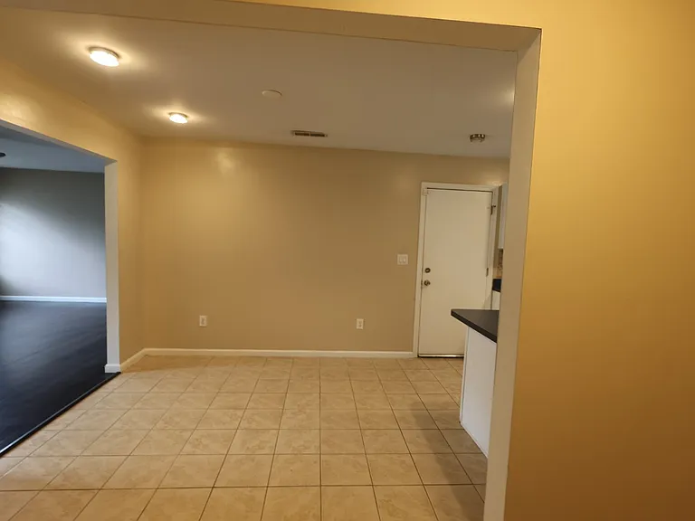 517 Magistrate Ln — Photo 3
