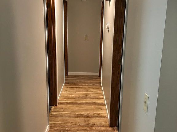 5th image of 804 W Broadway Ave