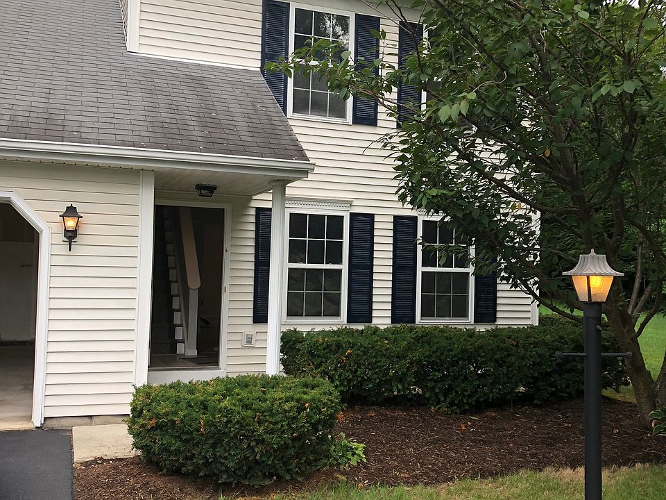 1st image of 5 Old Chatham Ct