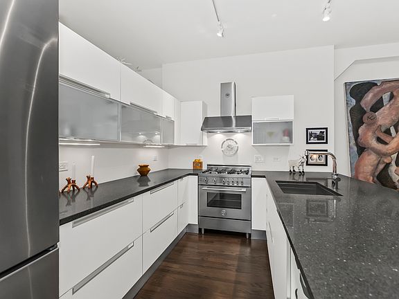 3rd image of 6 N Michigan Ave Unit 809