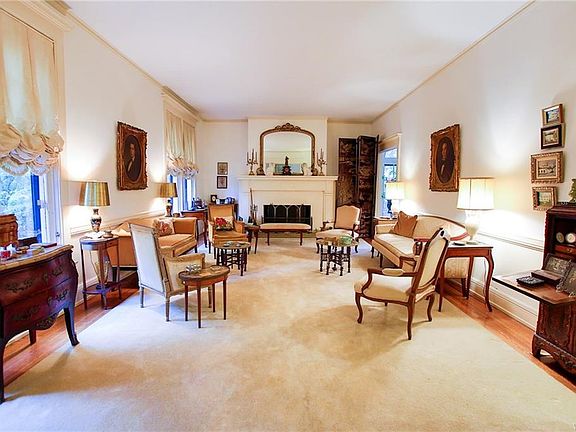 2nd image of 707 Potomac Ave