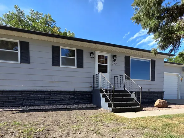 507 N Bismark St, Parkston, SD 57366
