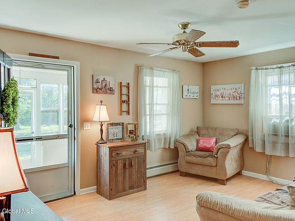 3rd image of 36 Pleasant Ct