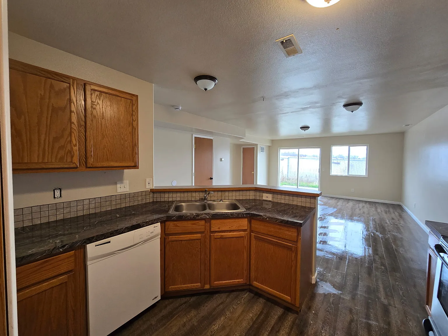 3 bed, 1.5 bath, $1,750 — Photo 4