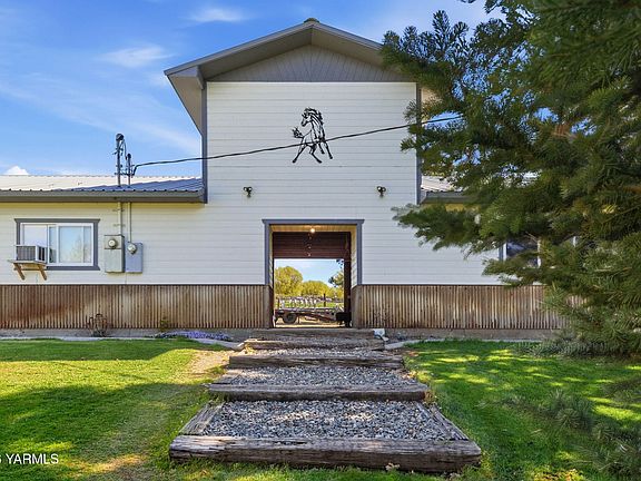 4th image of 10161 N Wenas Rd