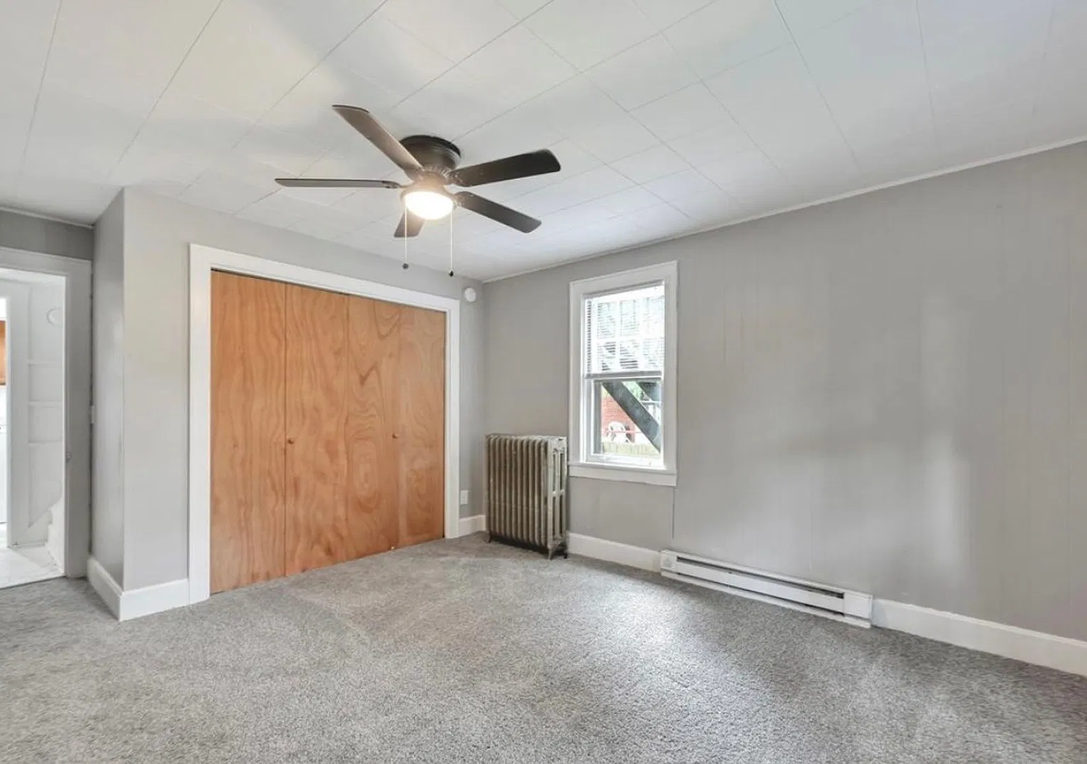 919 E King St — Photo 3