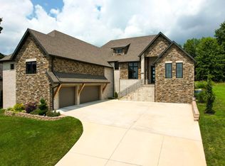 3247 W Bluffview St, Springfield, MO 65810