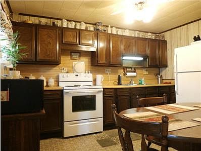 2nd image of 437 New Castle St