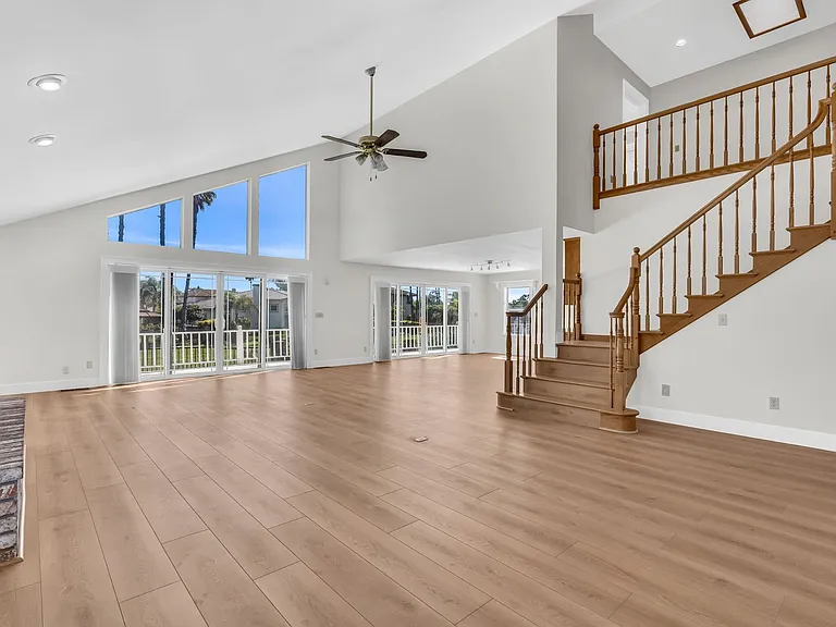 5650 Edgeview Dr — Photo 14