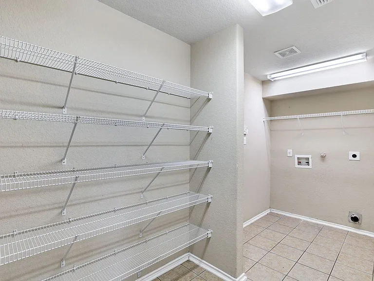 9610 Discovery Dr — Photo 14