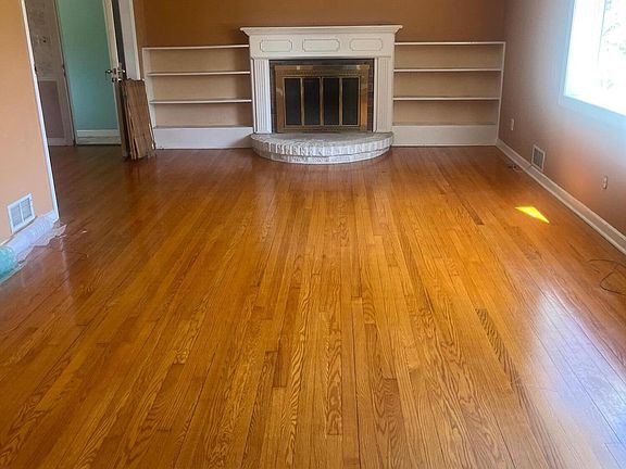 2nd image of 216 Queens Drive S